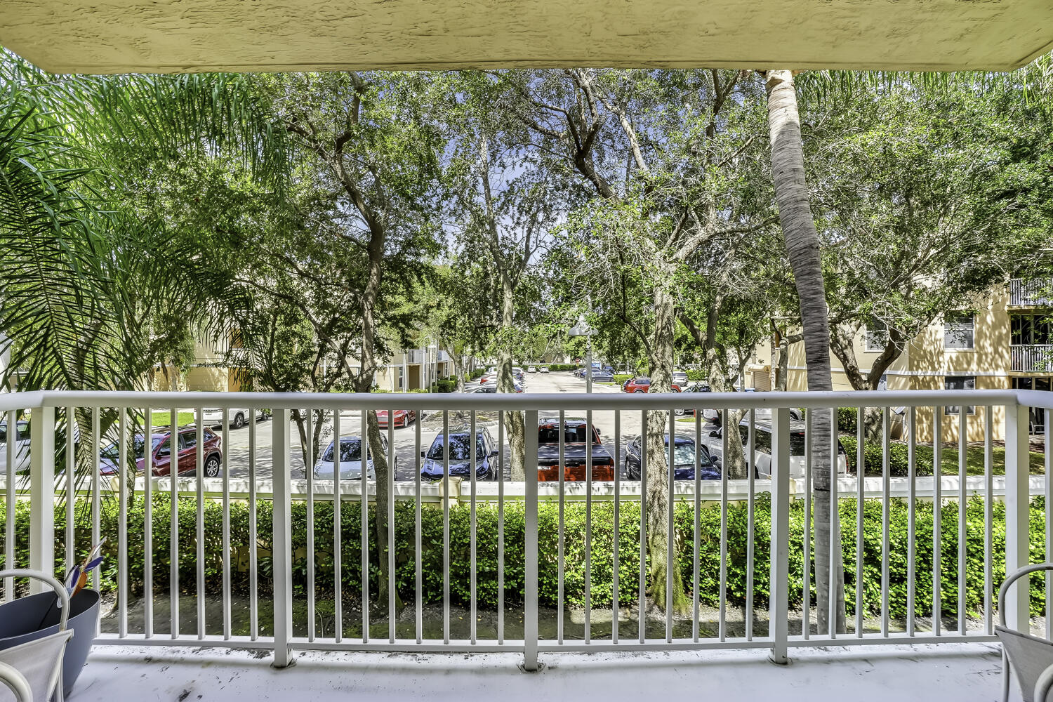 609 E SHERIDAN Street 208
