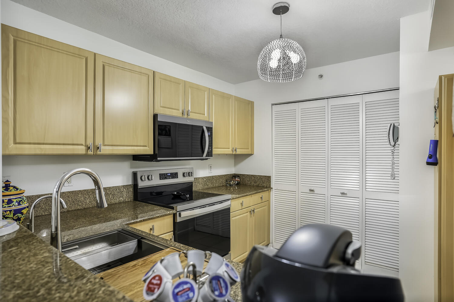 609 E SHERIDAN Street 208