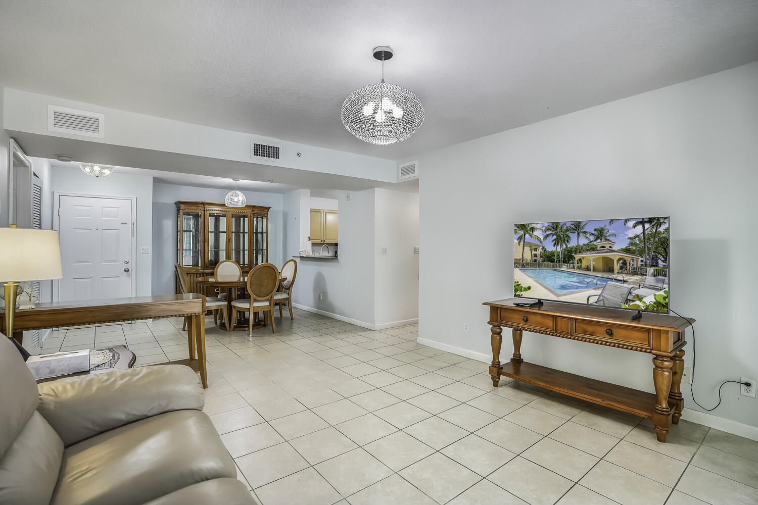 609 E SHERIDAN Street 208