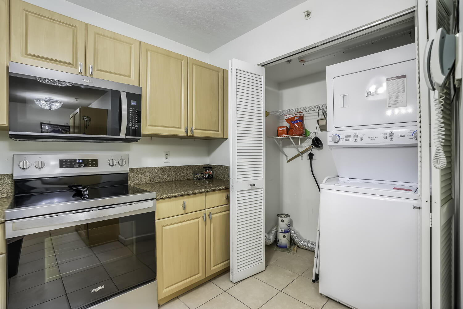 609 E SHERIDAN Street 208