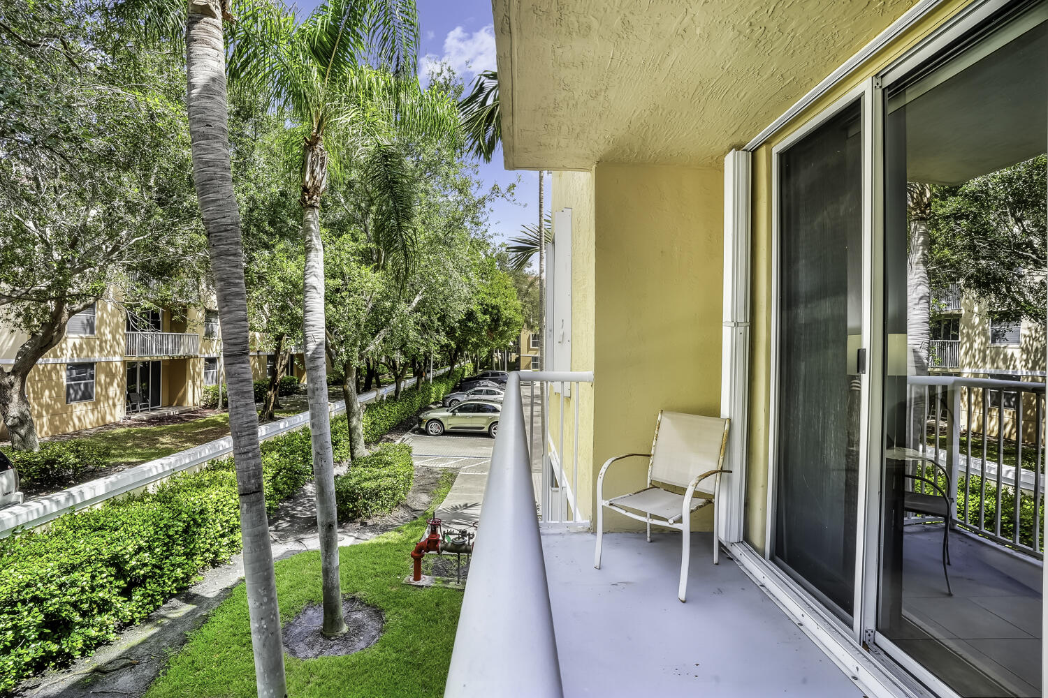 609 E SHERIDAN Street 208