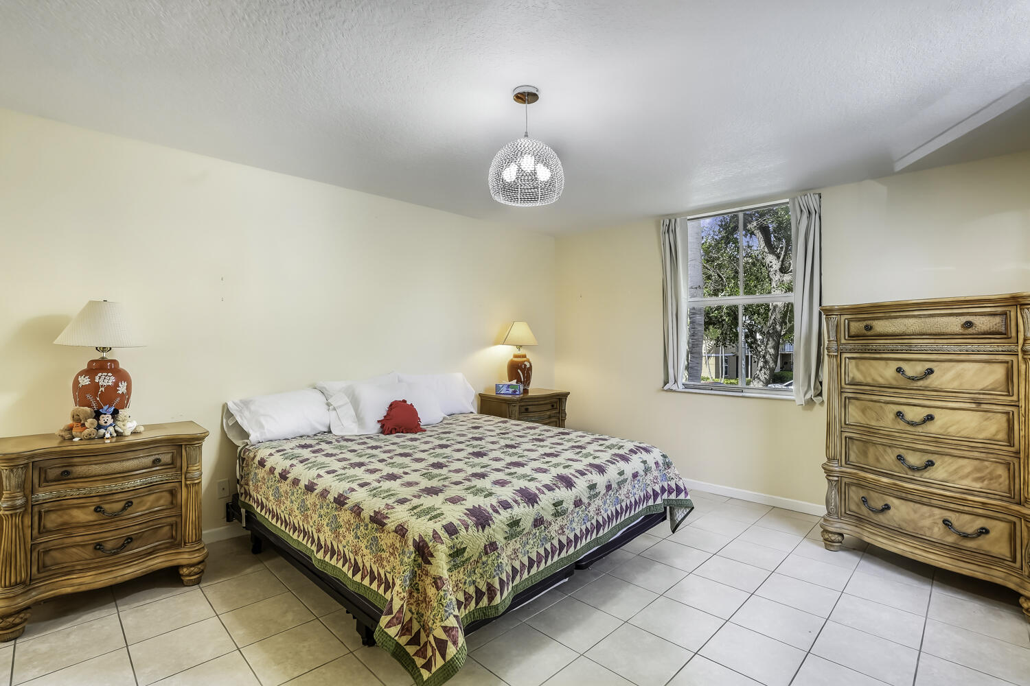 609 E SHERIDAN Street 208