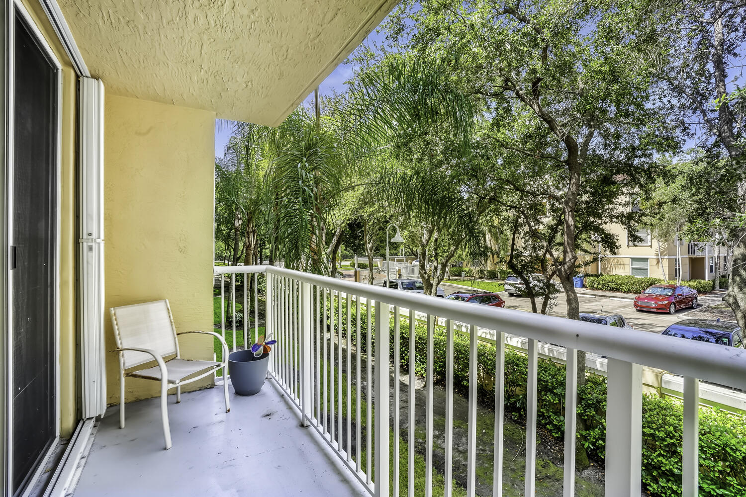 609 E SHERIDAN Street 208