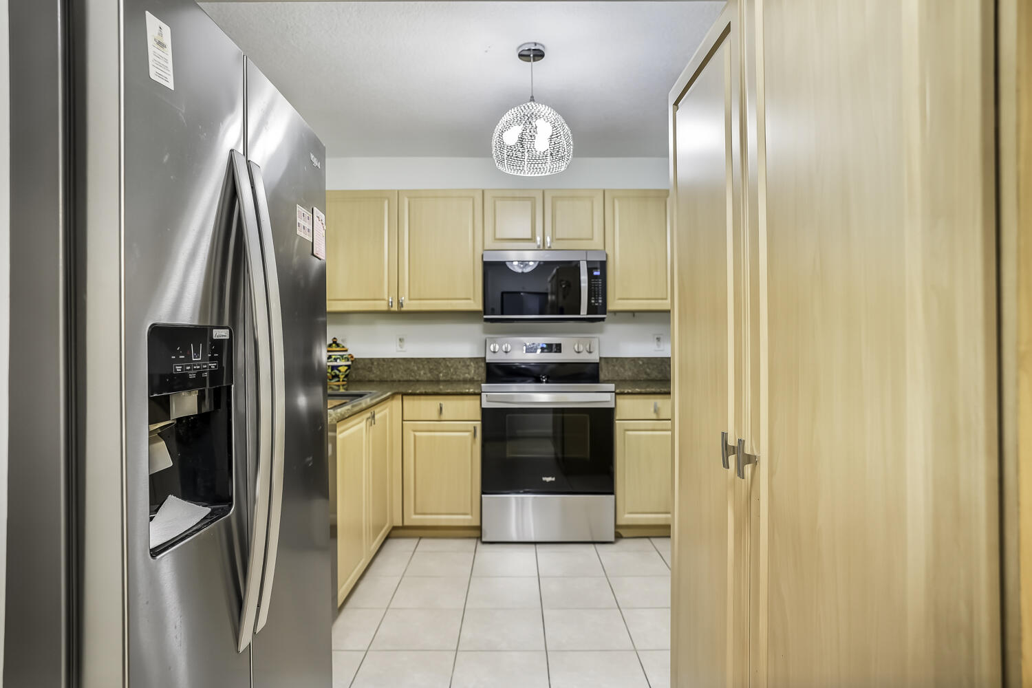 609 E SHERIDAN Street 208