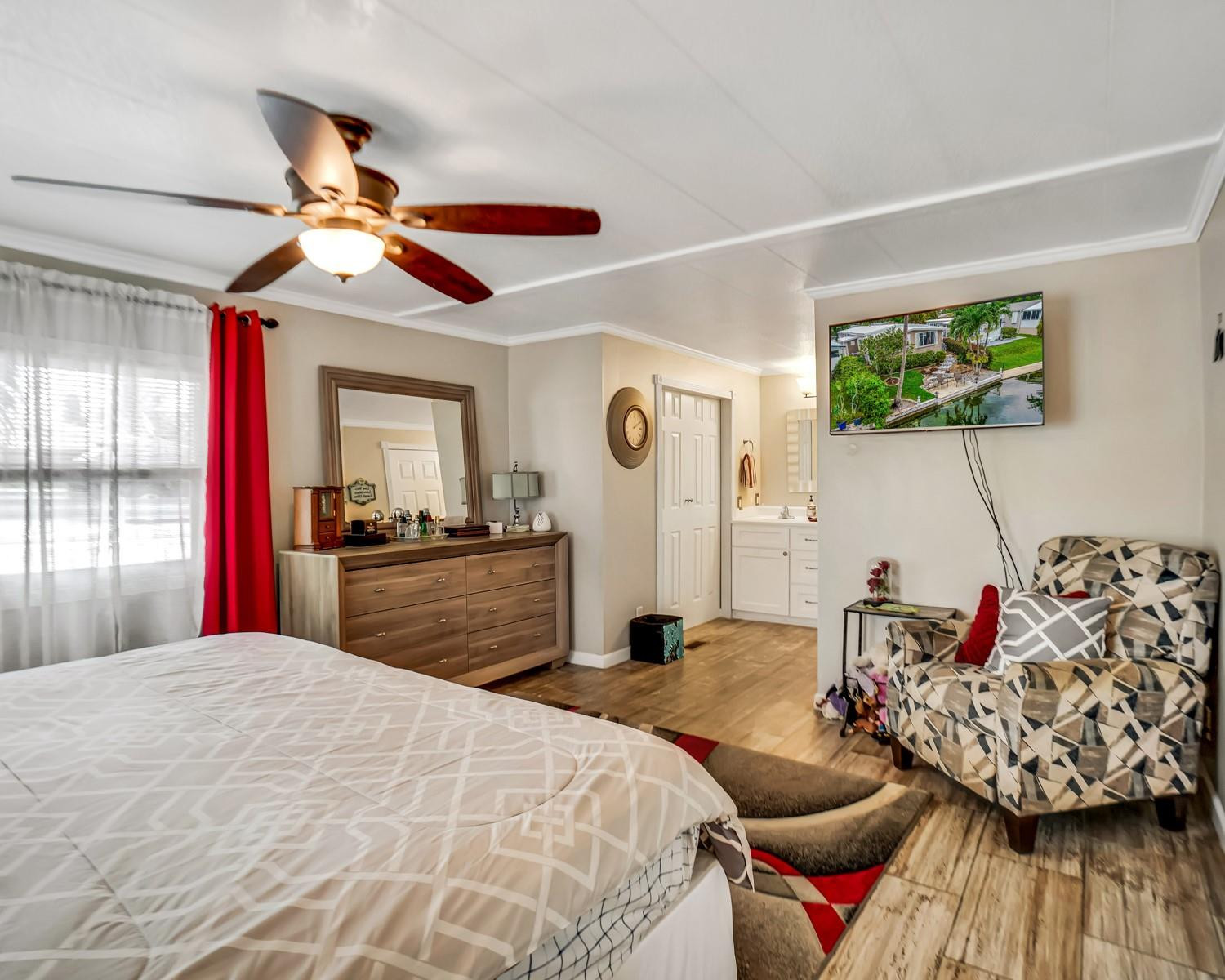 3055 Lakeshore Drive