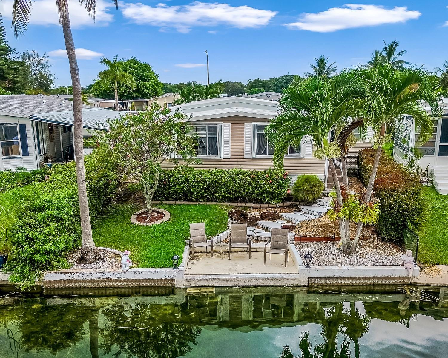 3055 Lakeshore Drive