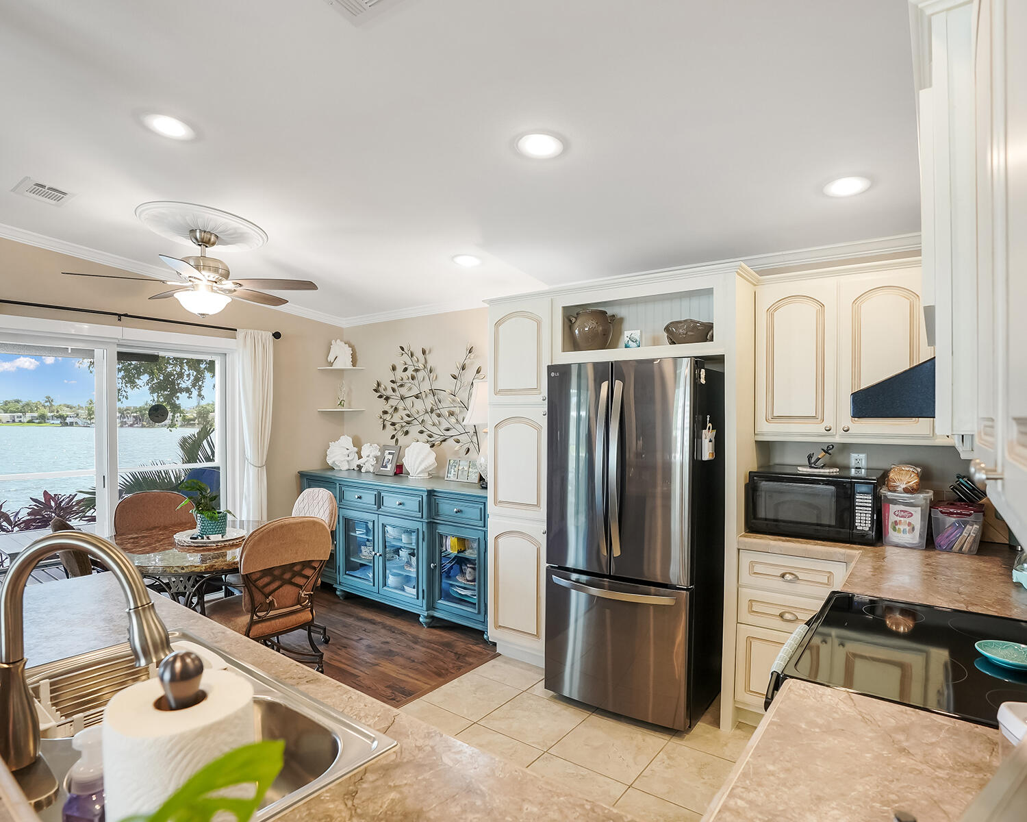 5420 Lagoon Drive