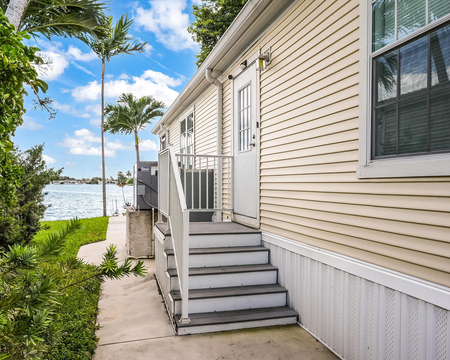 5420 Lagoon Drive