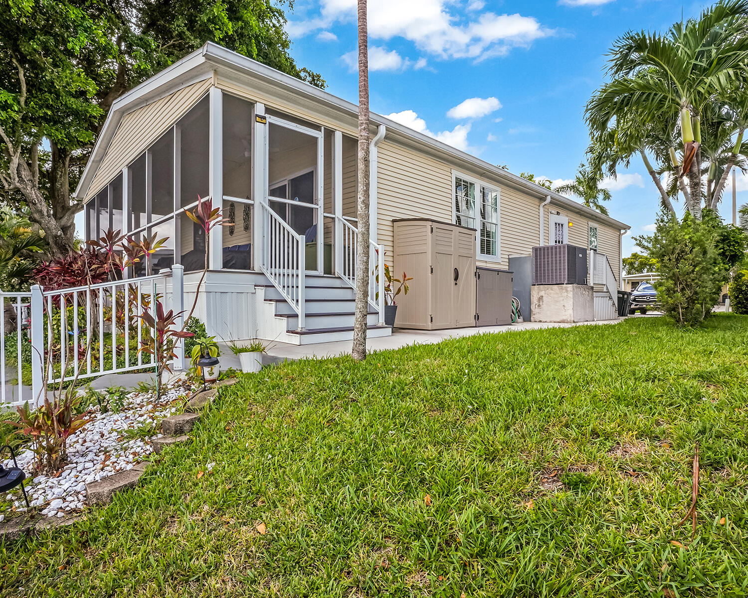 5420 Lagoon Drive