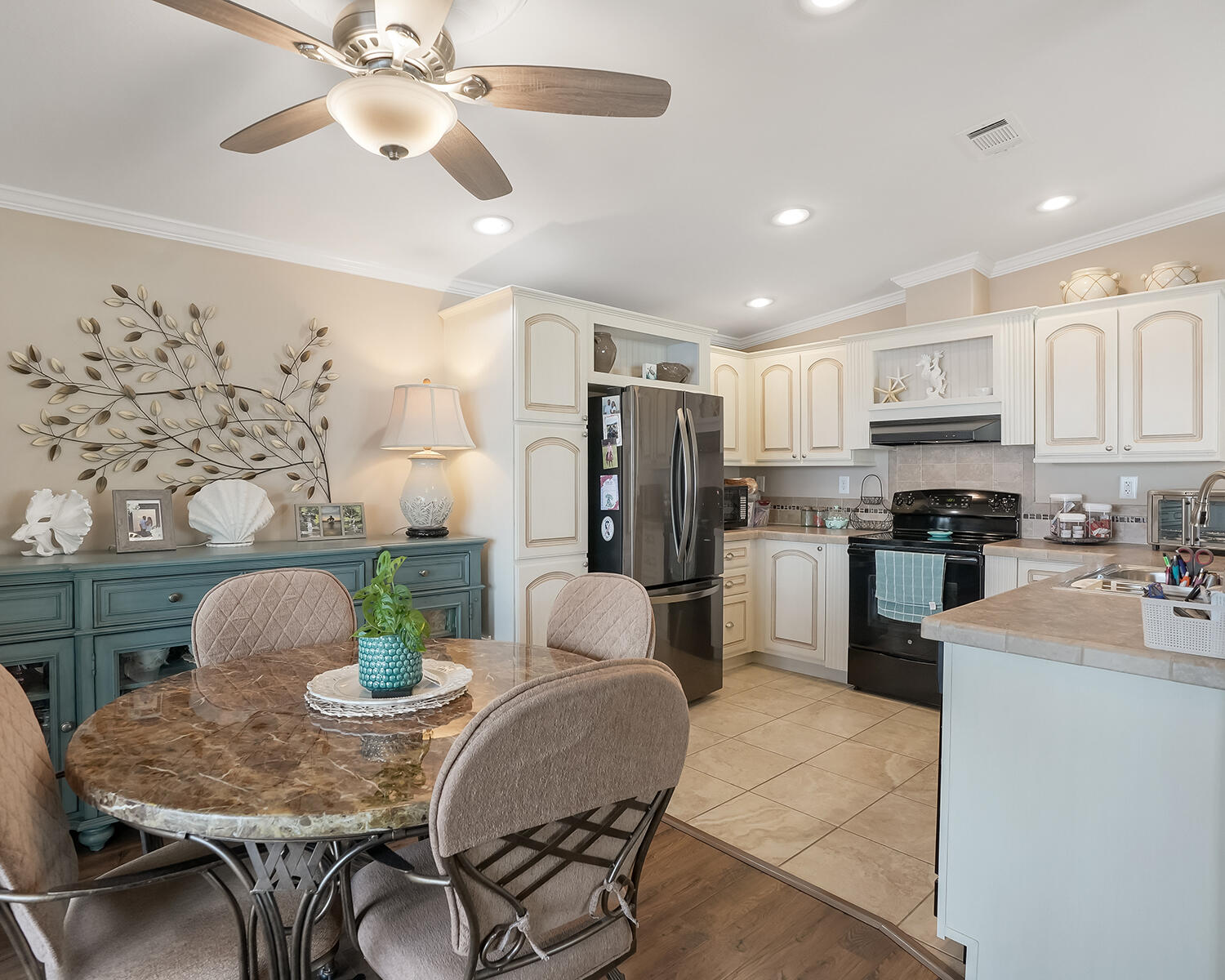 5420 Lagoon Drive