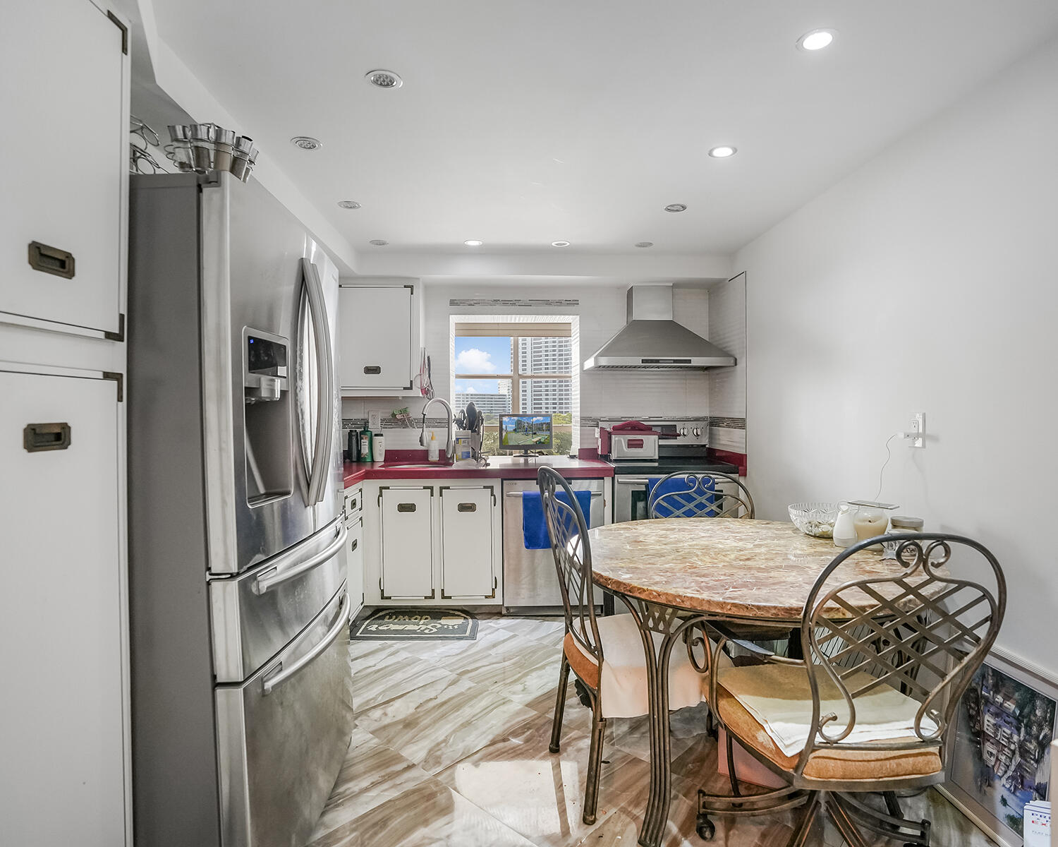 600 PARKVIEW Drive 703