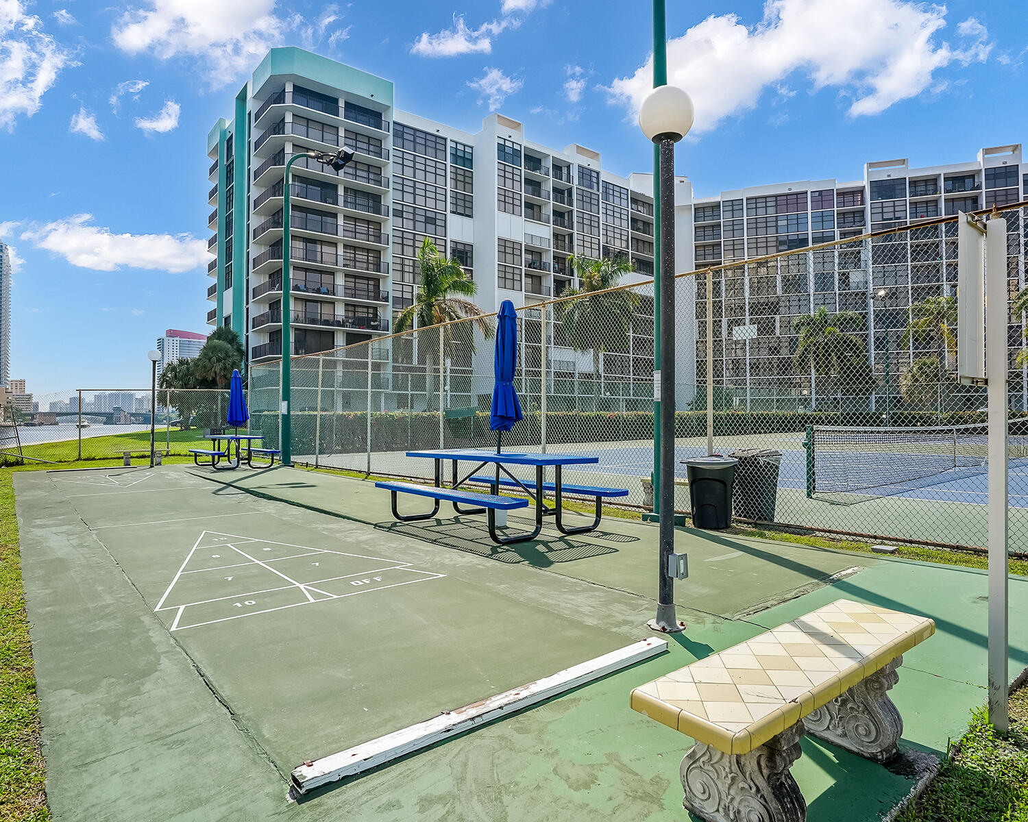 600 PARKVIEW Drive 703