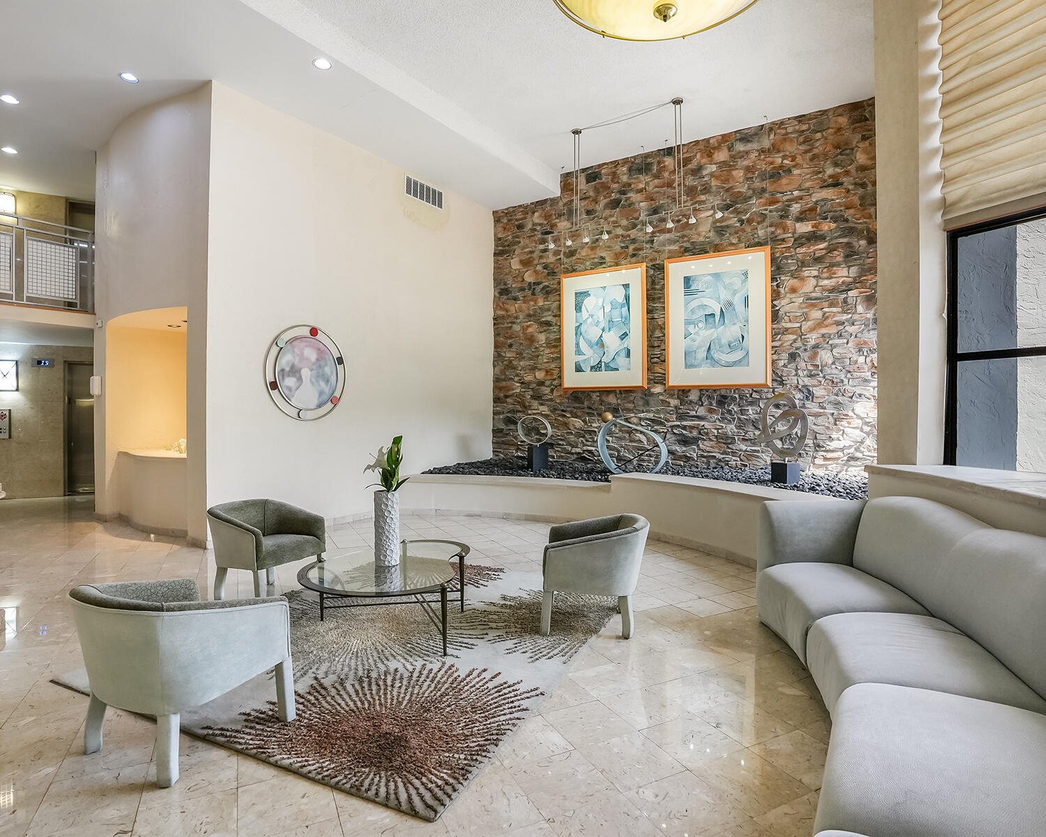600 PARKVIEW Drive 703