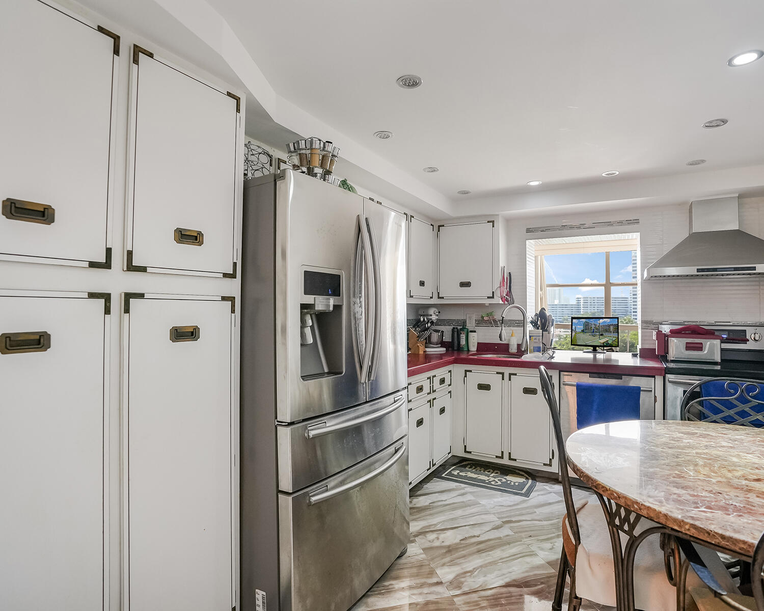 600 PARKVIEW Drive 703