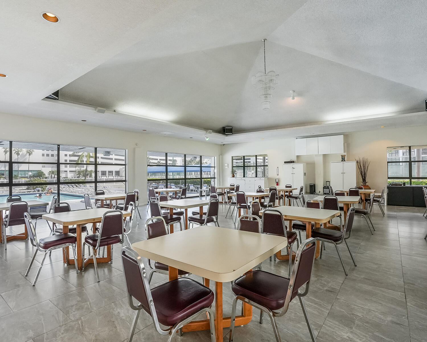 600 PARKVIEW Drive 703