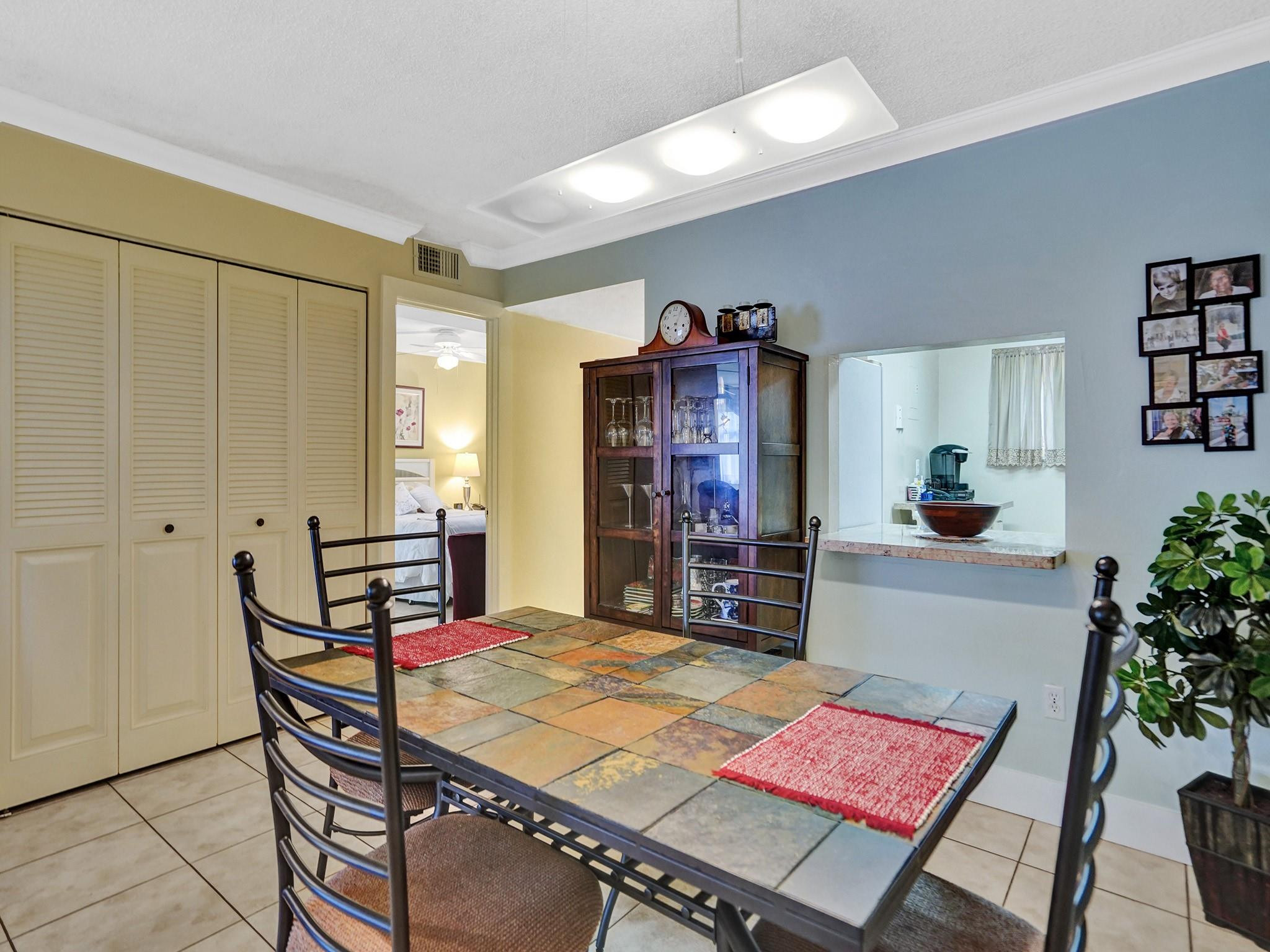 3195 Foxcroft Rd F304