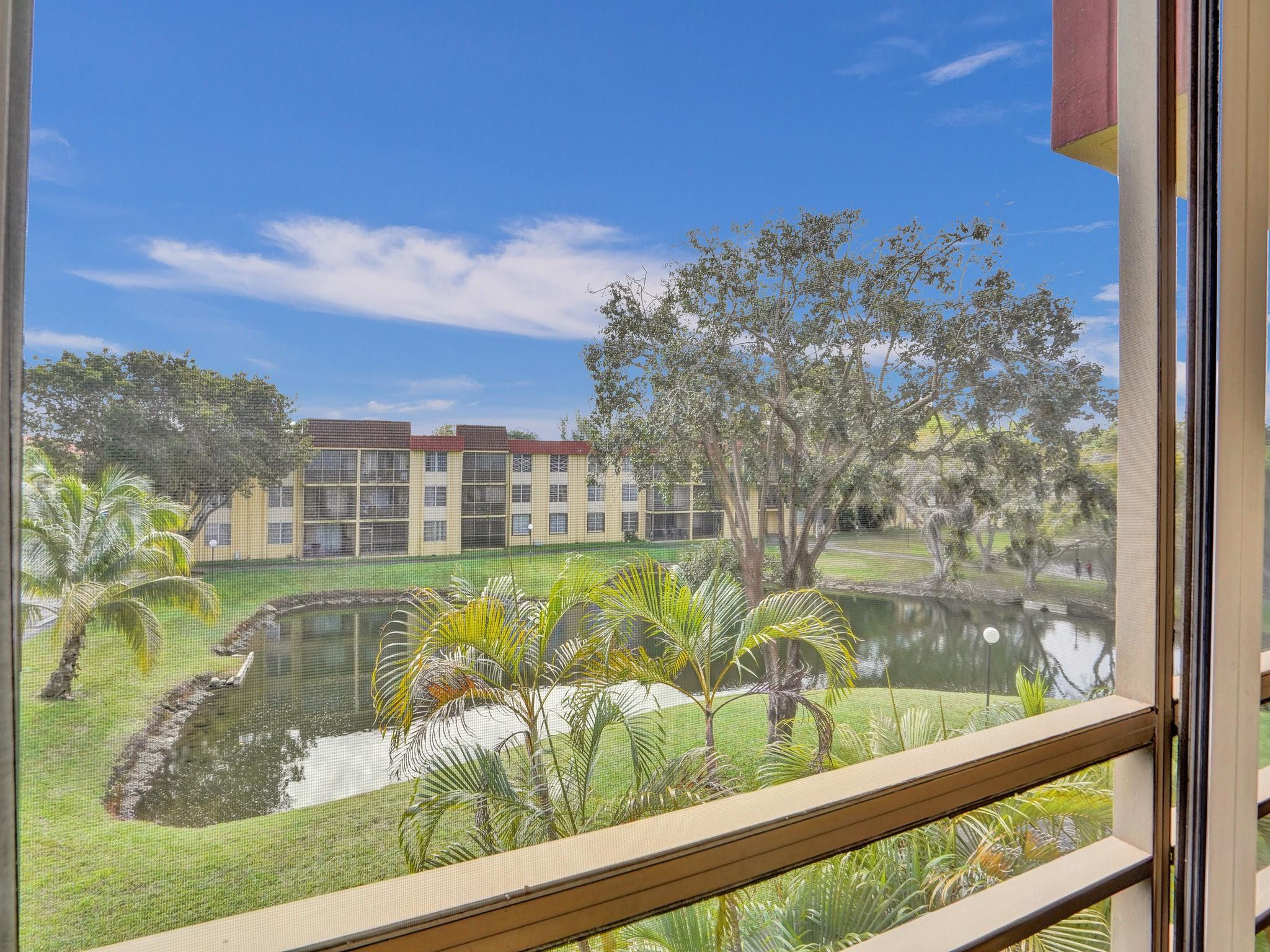 3195 Foxcroft Rd F304