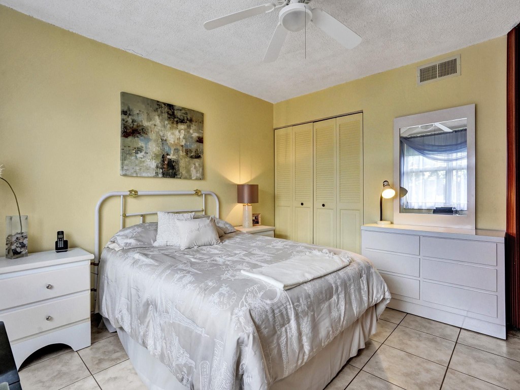 3195 Foxcroft Rd F304