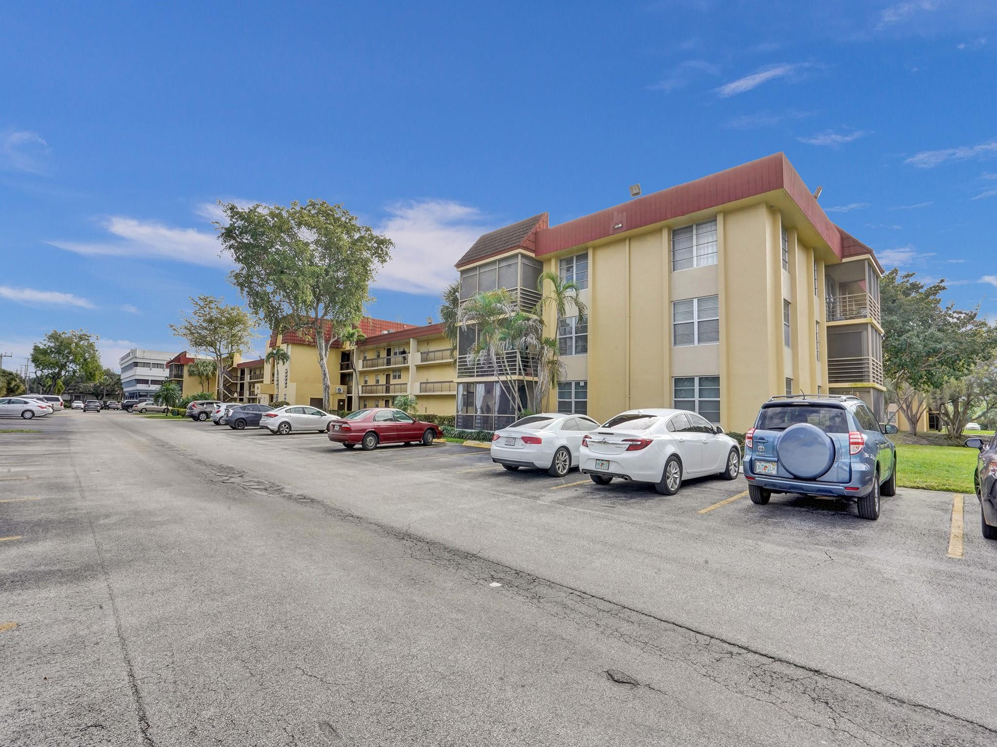 3195 Foxcroft Rd F304