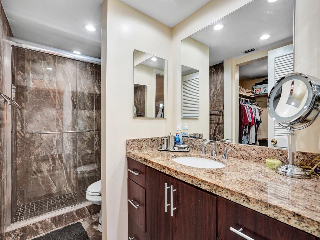 3195 Foxcroft Rd F304