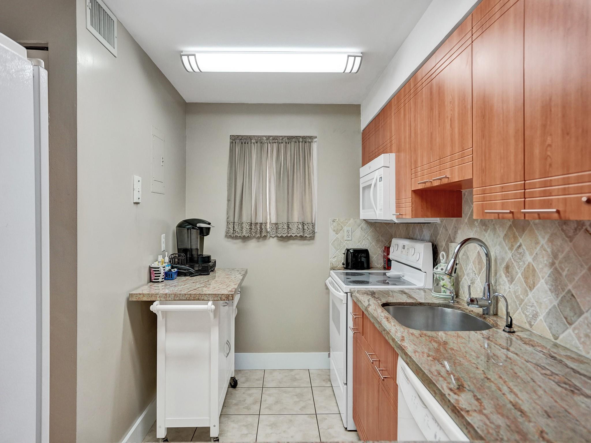 3195 Foxcroft Rd F304