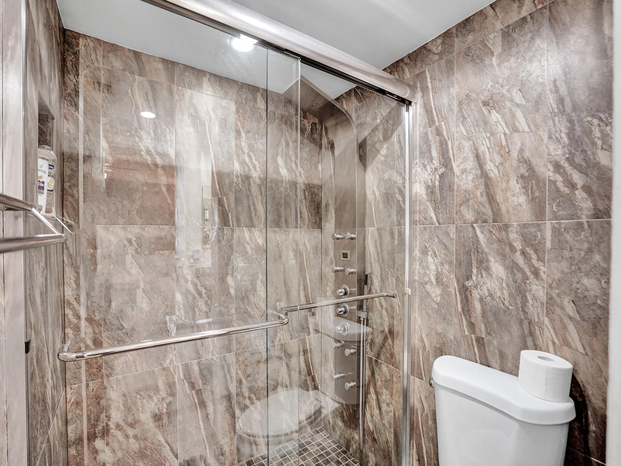3195 Foxcroft Rd F304