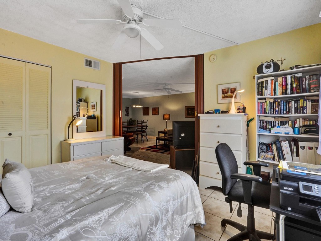 3195 Foxcroft Rd F304