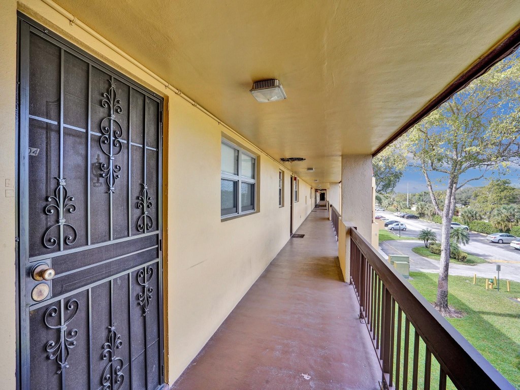 3195 Foxcroft Rd F304