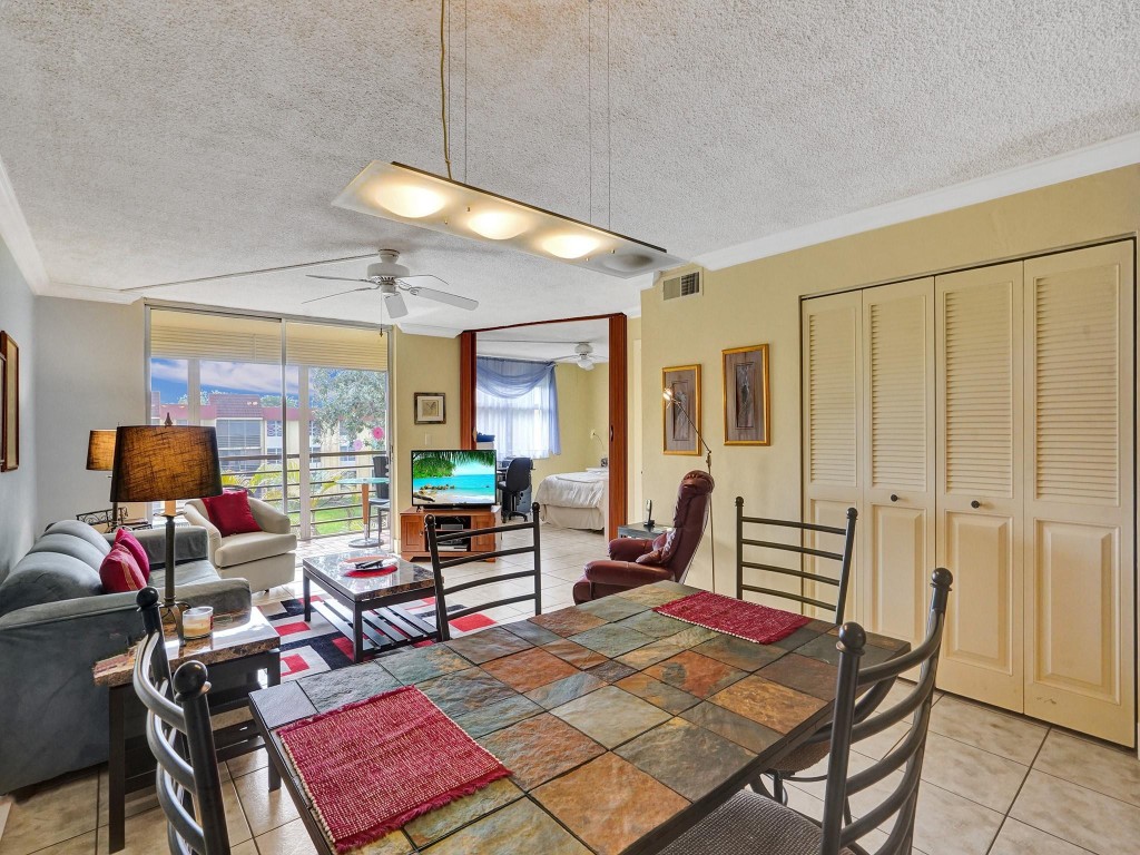 3195 Foxcroft Rd F304