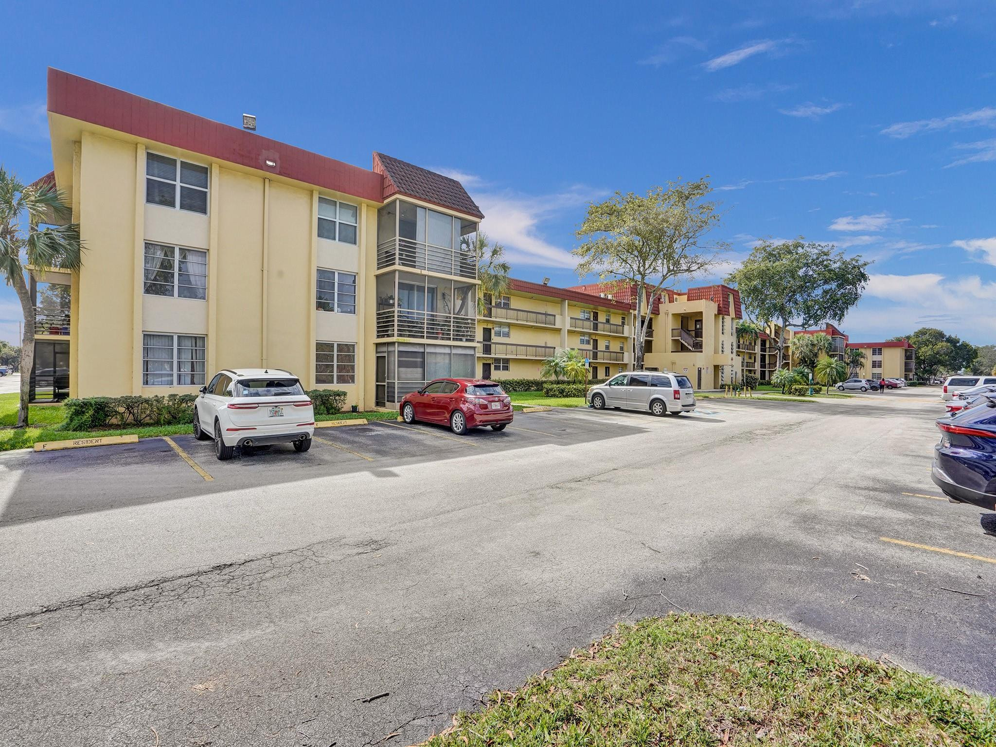 3195 Foxcroft Rd F304