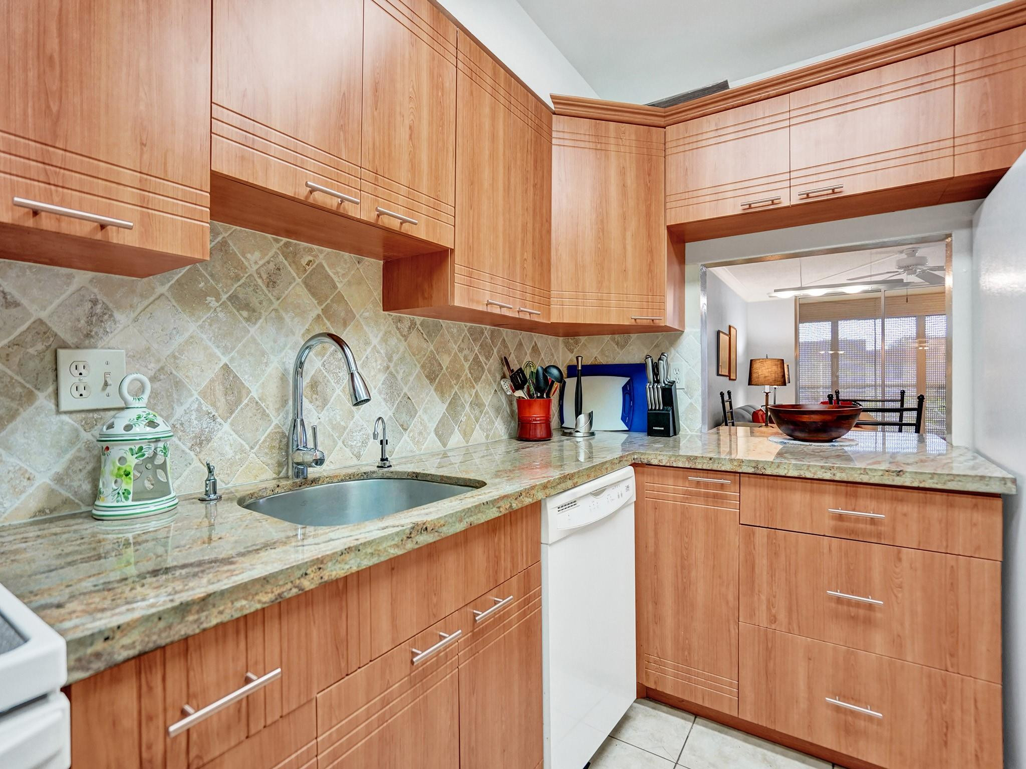 3195 Foxcroft Rd F304