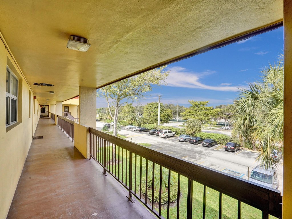 3195 Foxcroft Rd F304