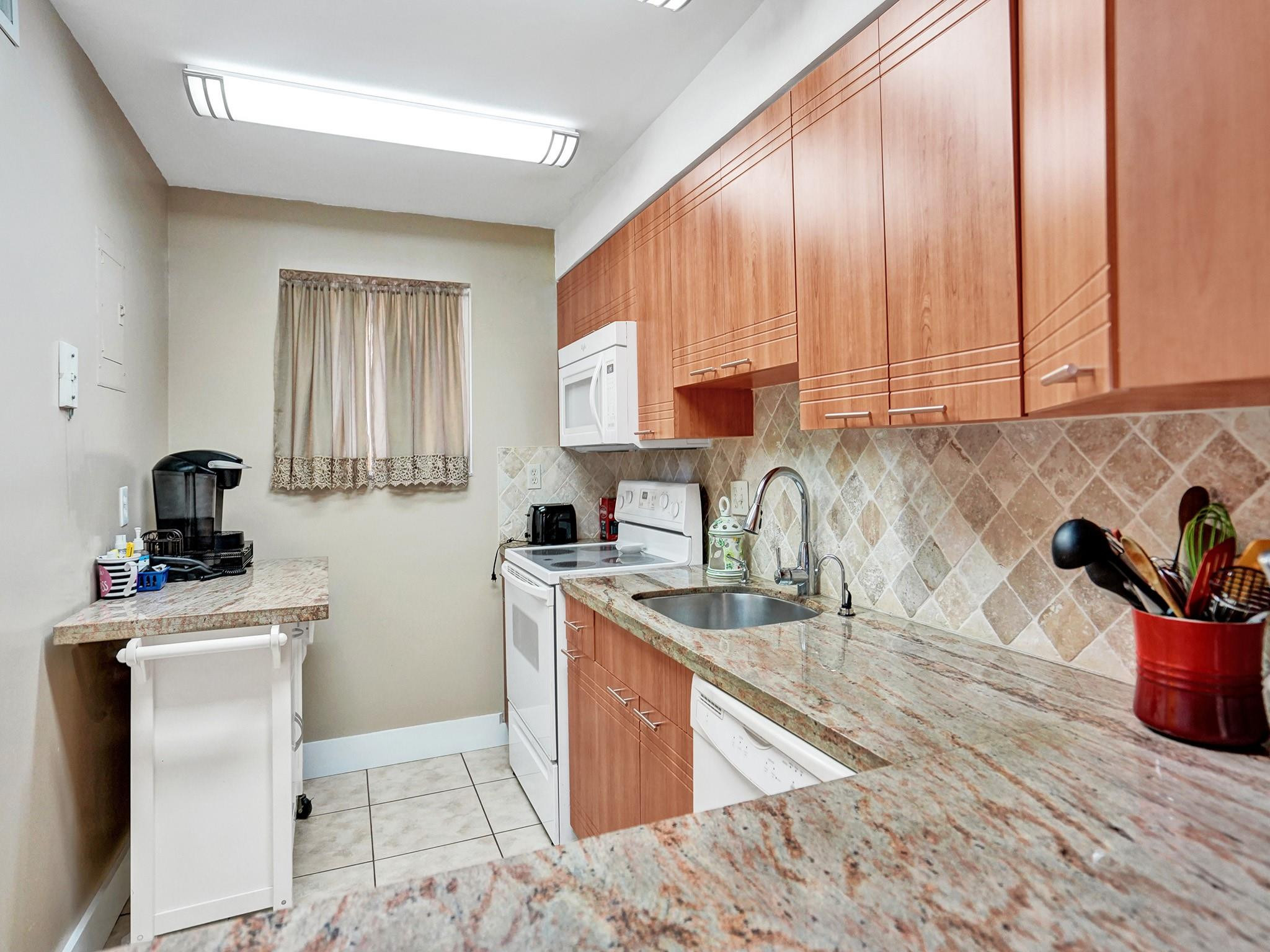 3195 Foxcroft Rd F304