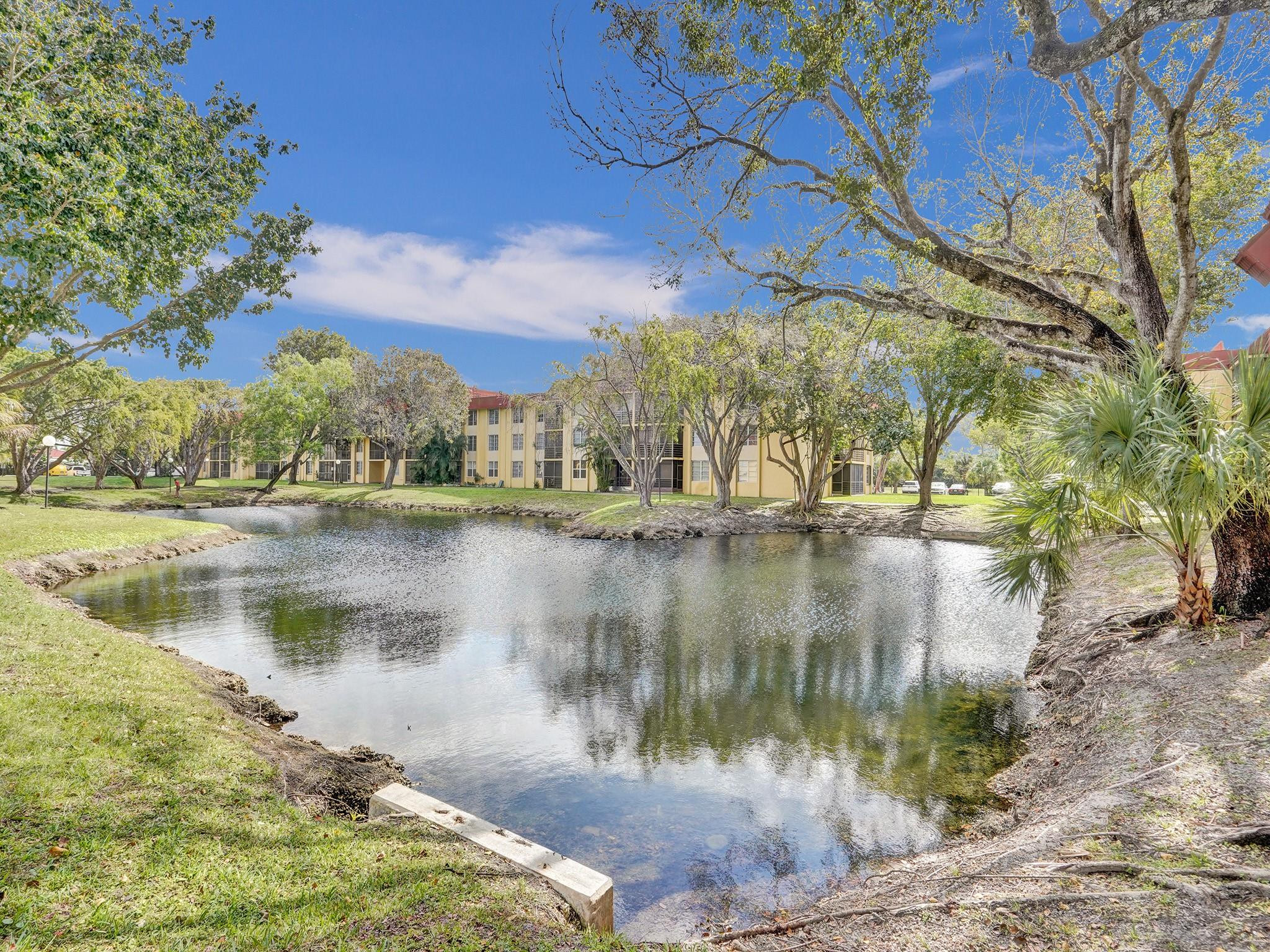 3195 Foxcroft Rd F304