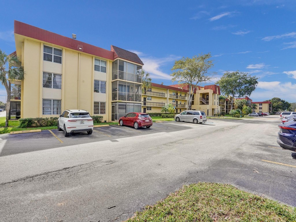 3195 Foxcroft Rd F304