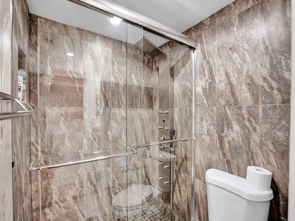 3195 Foxcroft Rd F304