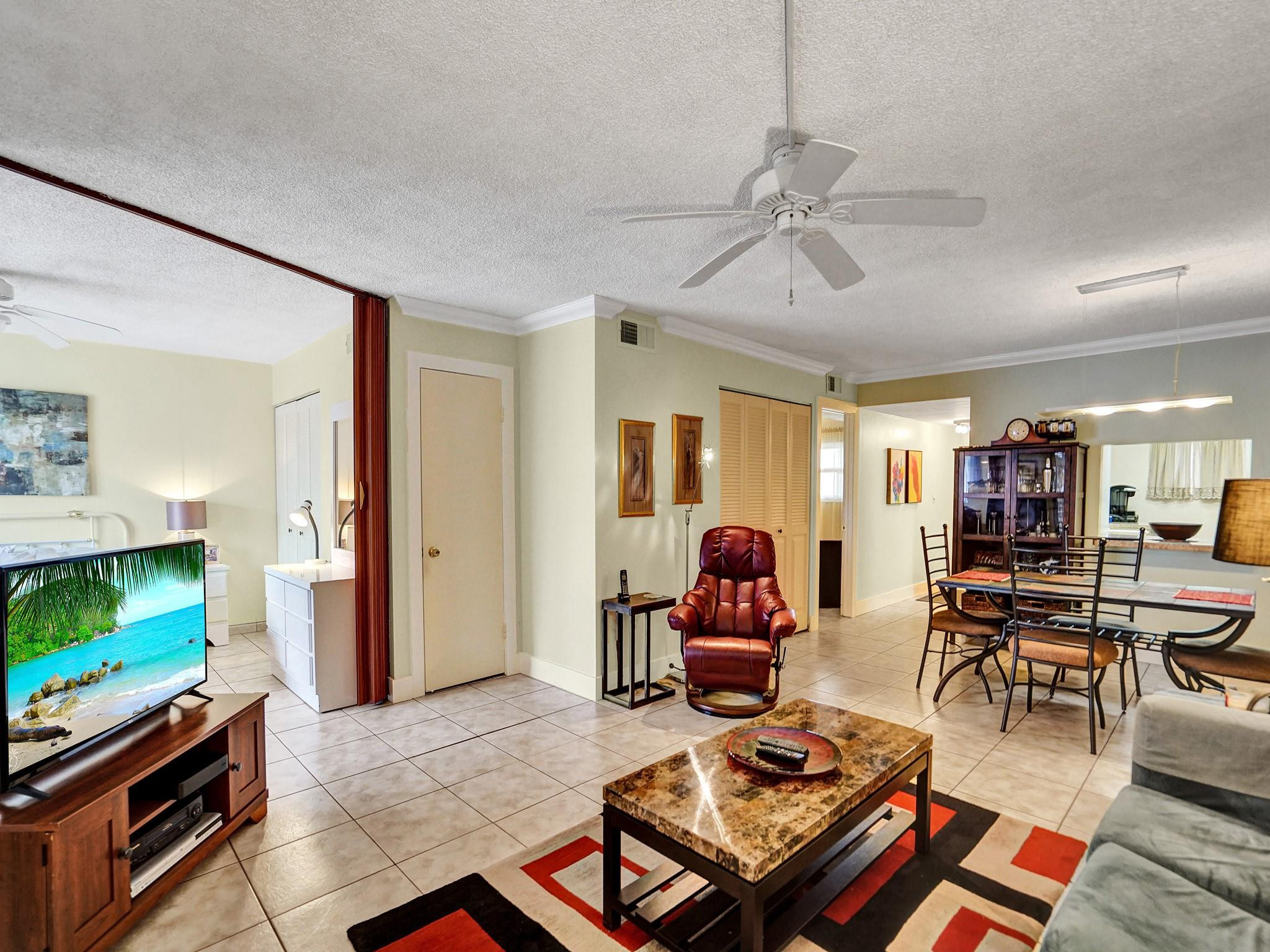 3195 Foxcroft Rd F304