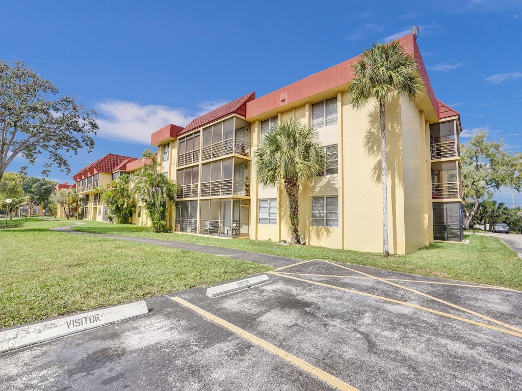 3195 Foxcroft Rd F304