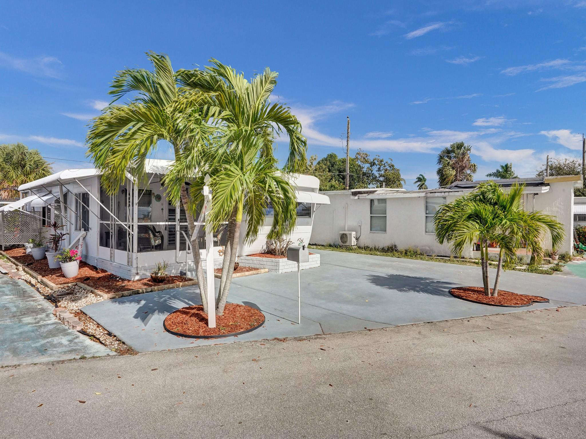 8557 SW 16th Ct
