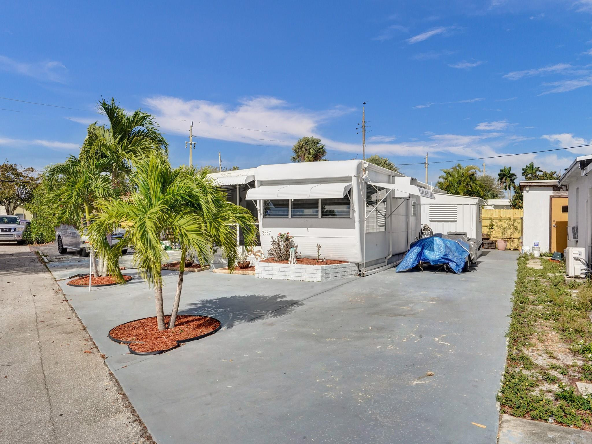 8557 SW 16th Ct
