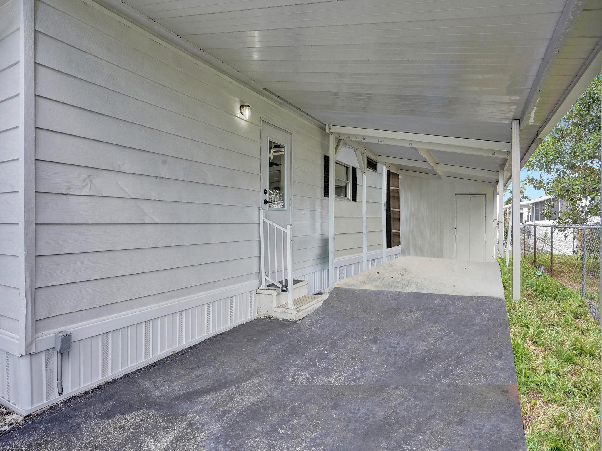 5205 SW 23rd Ter
