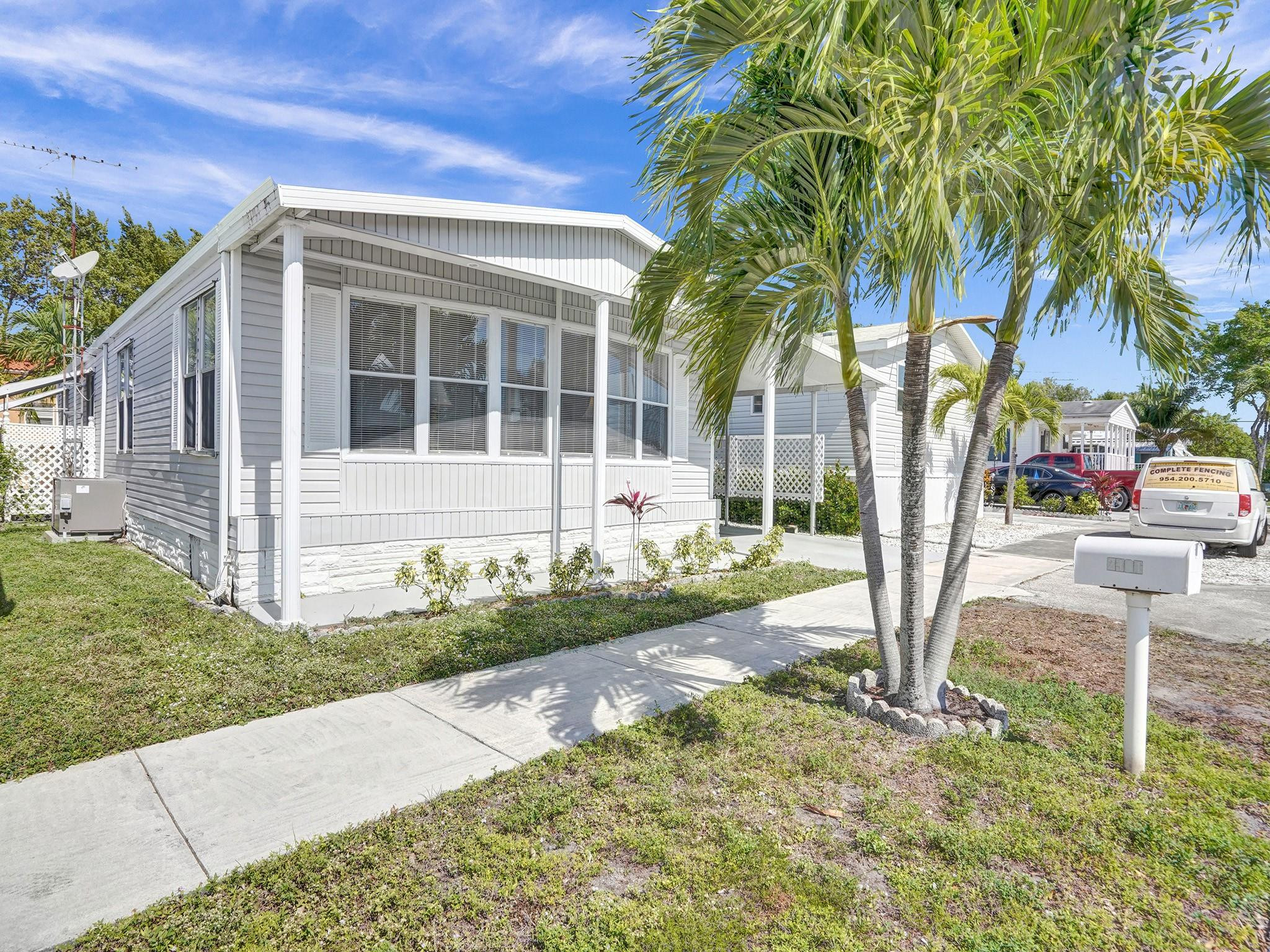 2141 SW 51st Ct