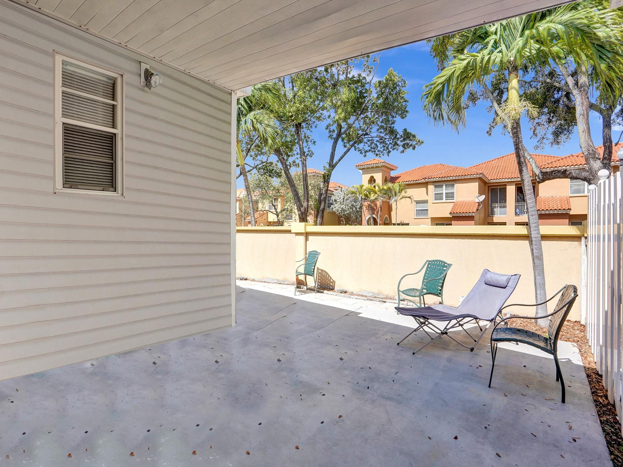 2141 SW 51st Ct