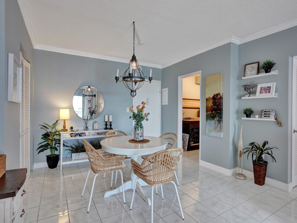 400 Kings Point 1019