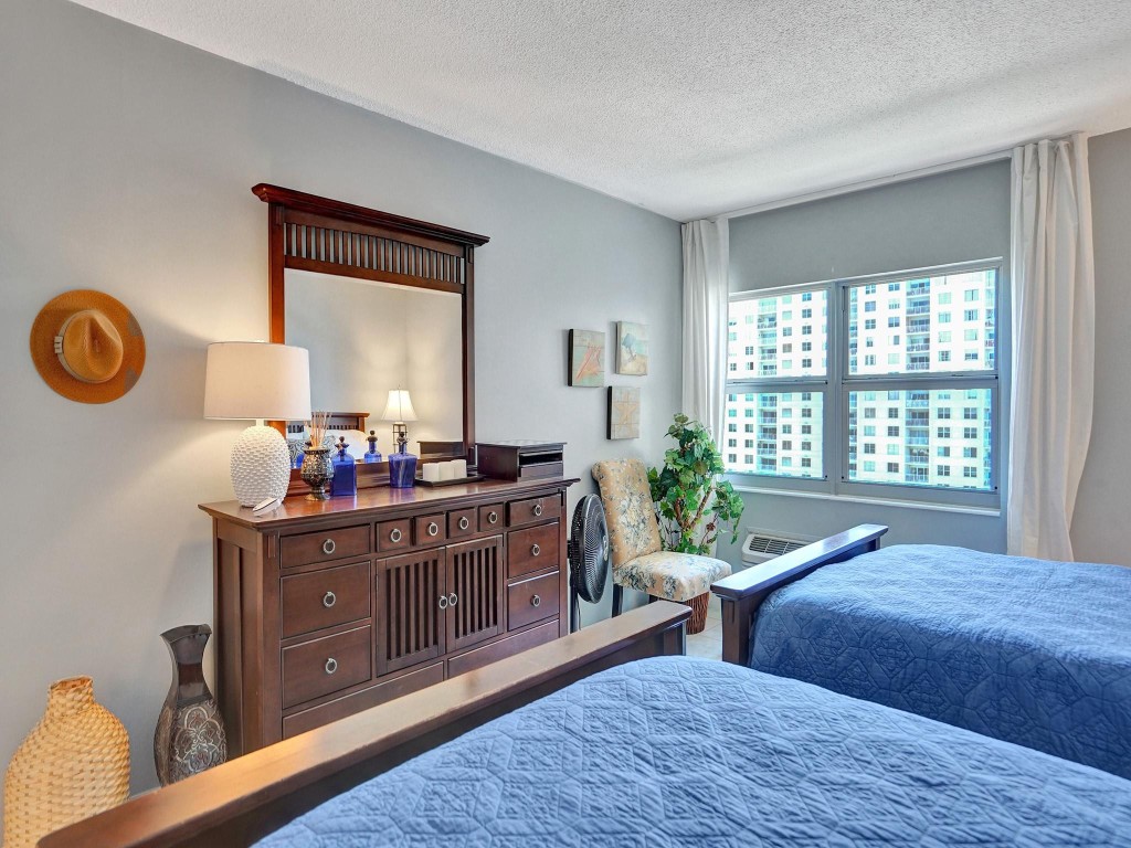 400 Kings Point 1019