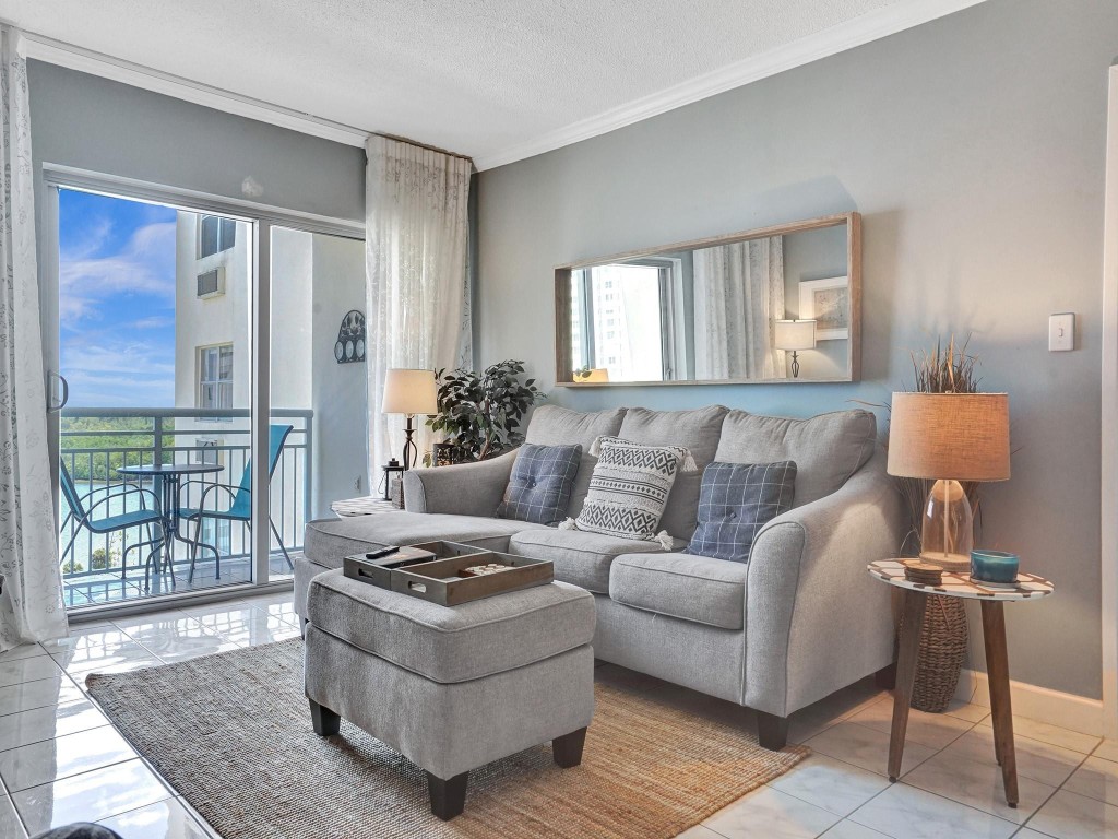 400 Kings Point 1019