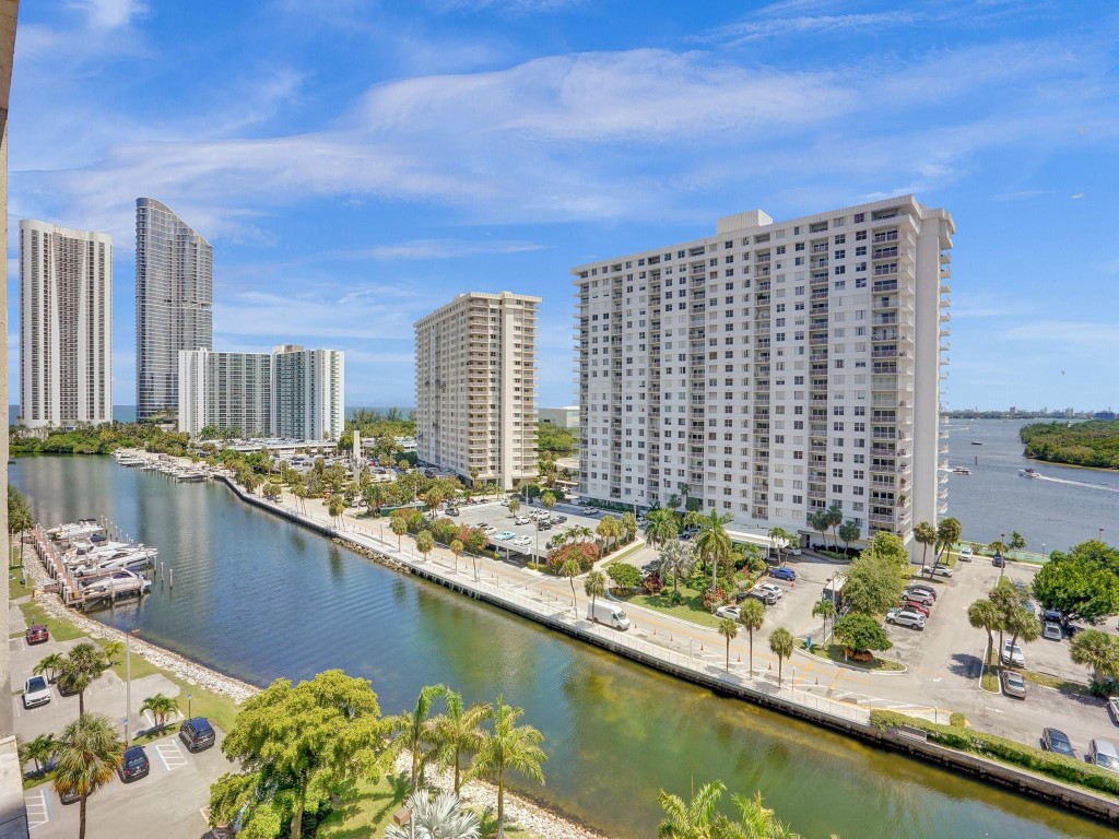 400 Kings Point 1019