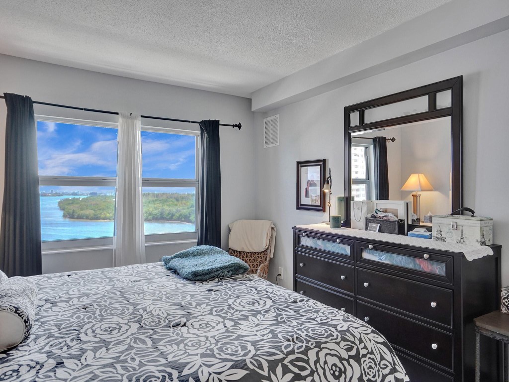 400 Kings Point 1019