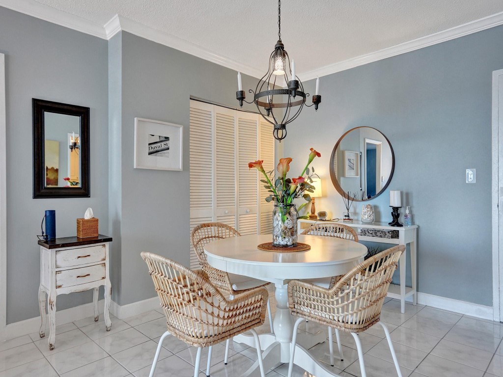 400 Kings Point 1019