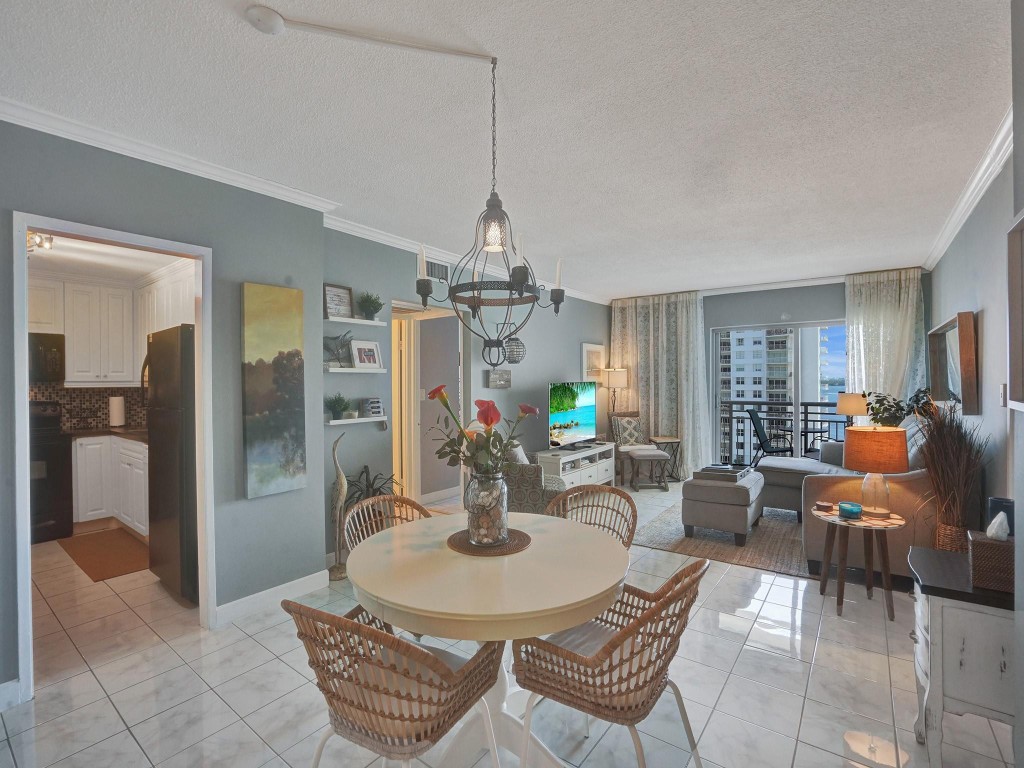 400 Kings Point 1019